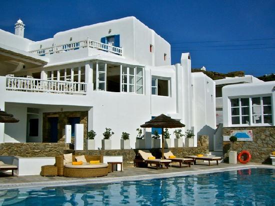 rochari-hotel-pool-mykonos